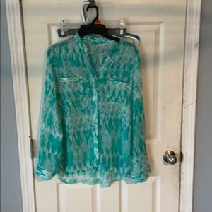 Women’s Button down Blouse. Size M.